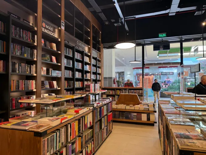 interior libreria antartica cenco belloto